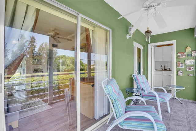 Residence photo 22