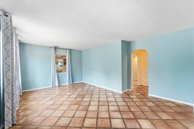  Residence photo 8