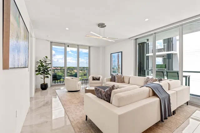 Royal Palm Residences Boca Raton Unit 804 photo 5
