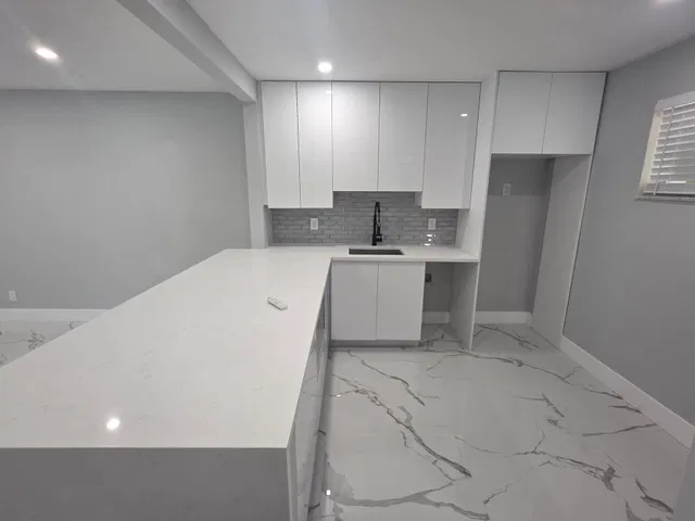 Unit 107 photo 4