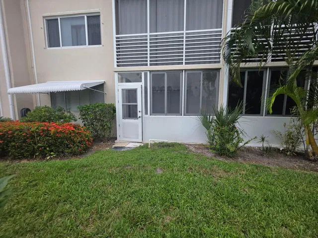 Unit 107 photo 23
