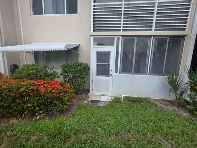 Unit 107 photo 25