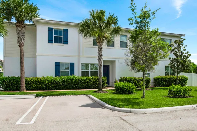 Residence photo 2