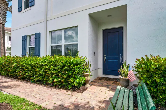 Residence photo 3