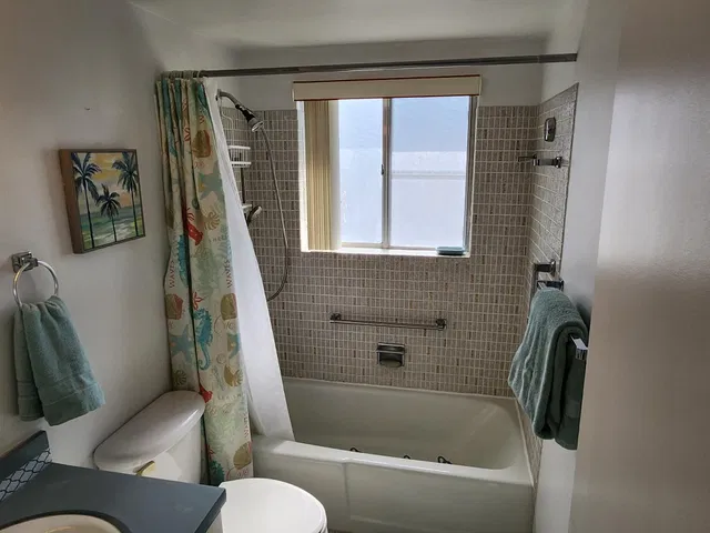 Unit 208 photo 8
