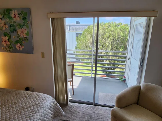 Unit 208 photo 12