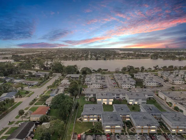 Unit 208 photo 14