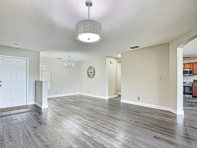 Residence photo 2