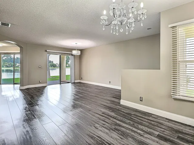 Residence photo 3