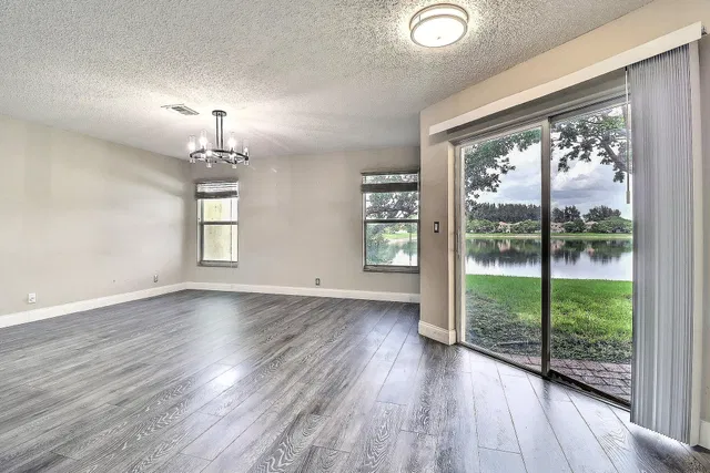 Residence photo 5
