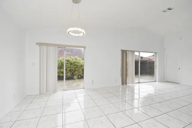 Residence photo 2