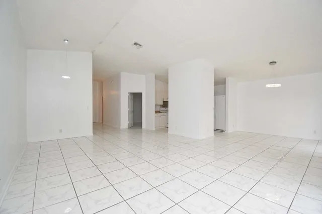 Residence photo 3