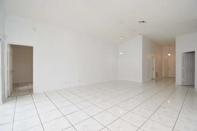 Residence photo 4