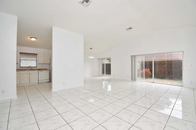 Residence photo 5