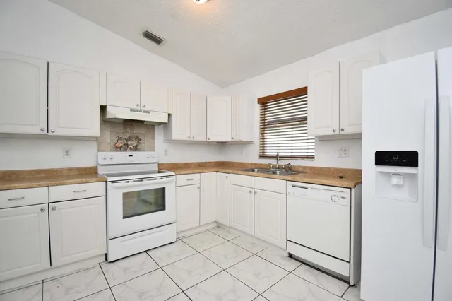 Residence photo 6