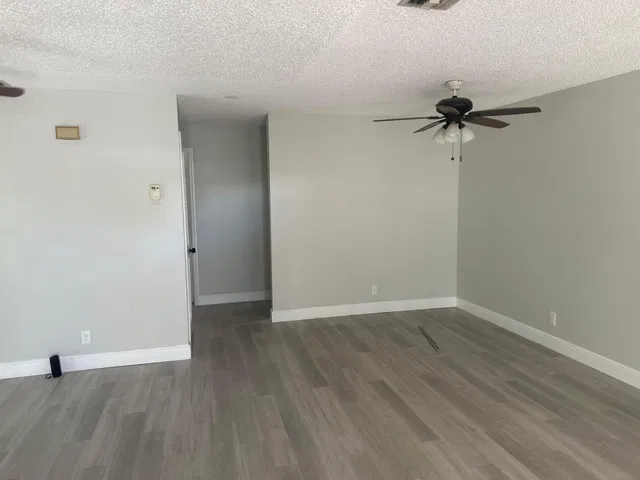Residence photo 3
