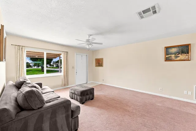 Residence photo 6