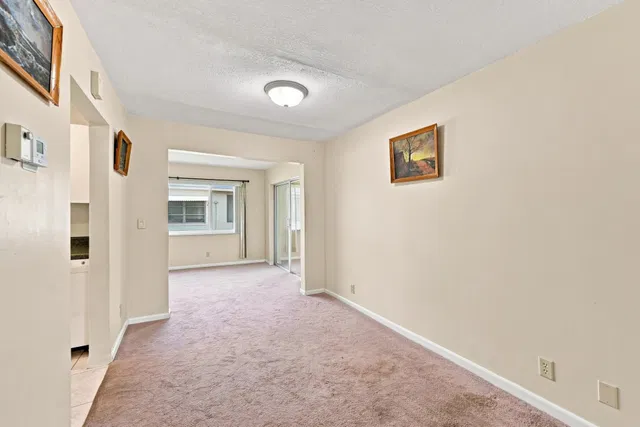 Residence photo 12
