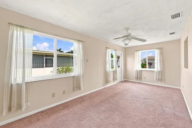 Residence photo 20