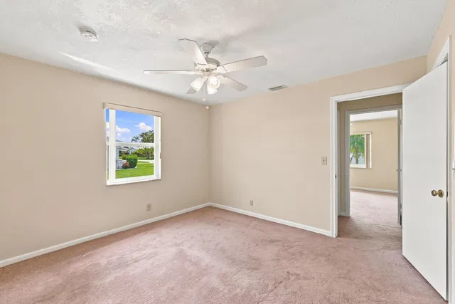 Residence photo 25