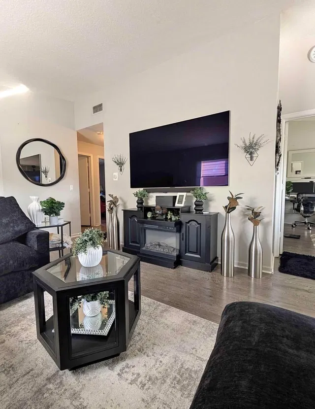 Unit 206 photo 3