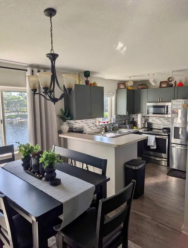 Unit 206 photo 5