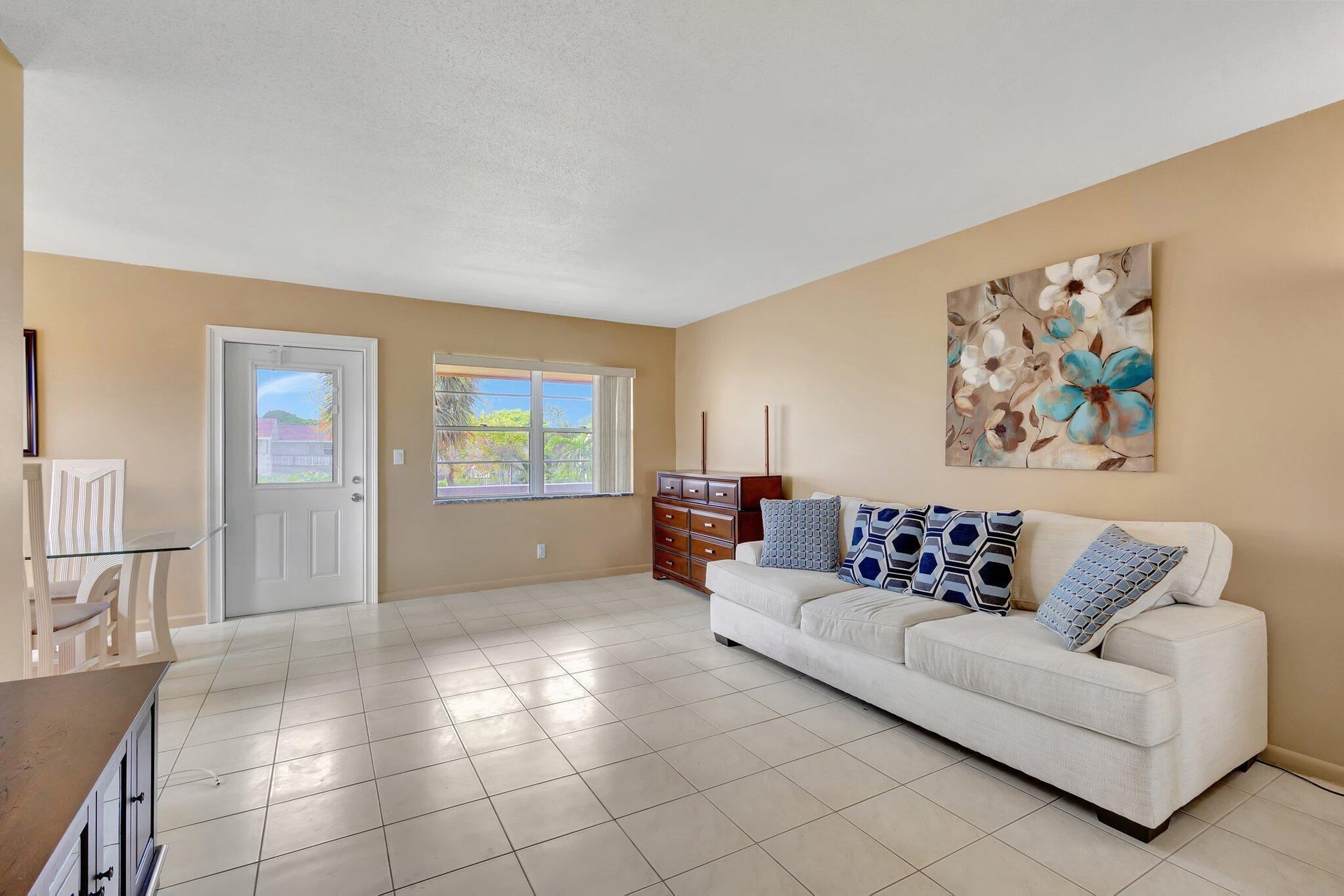 Residence photo 2