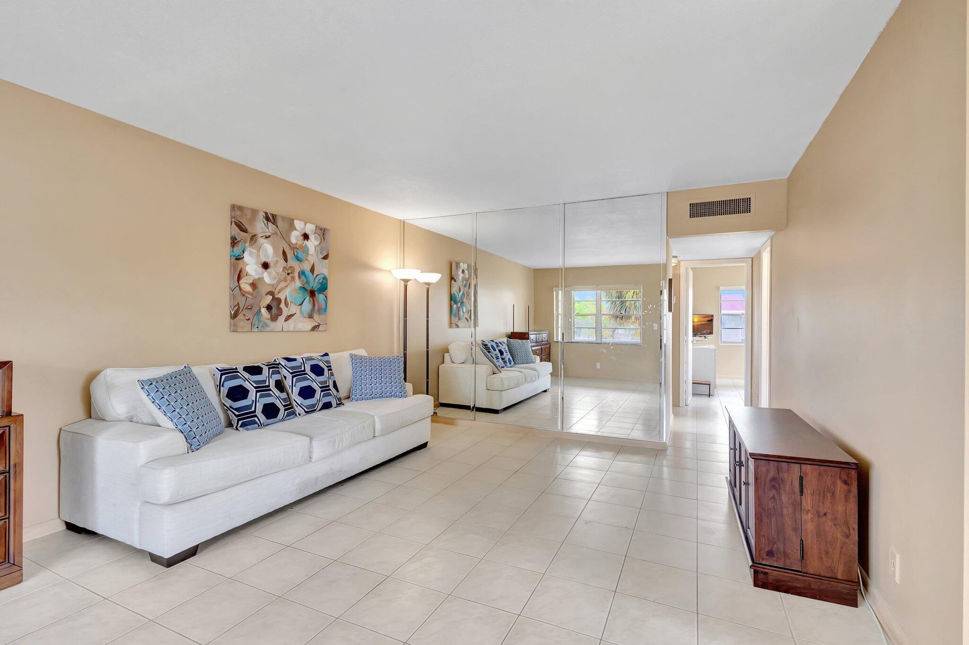 Residence photo 3