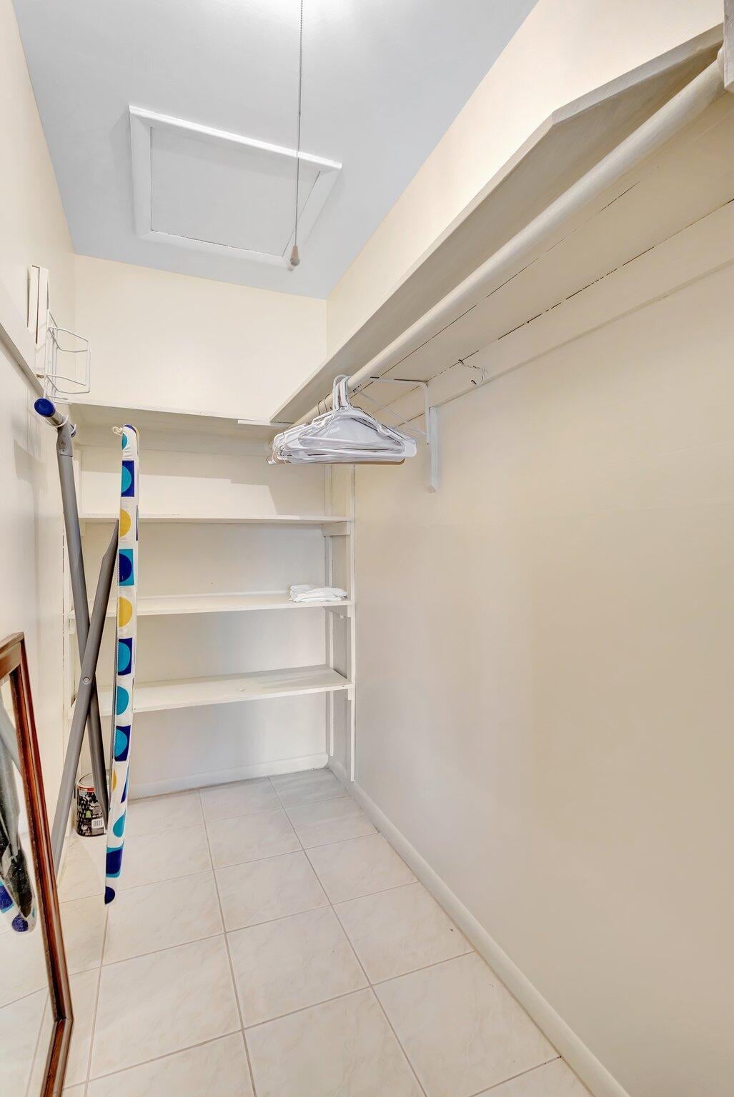 Residence photo 12