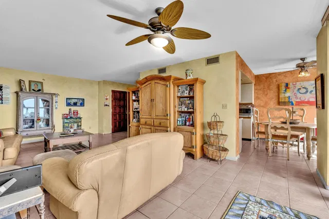 Unit 602 photo 14