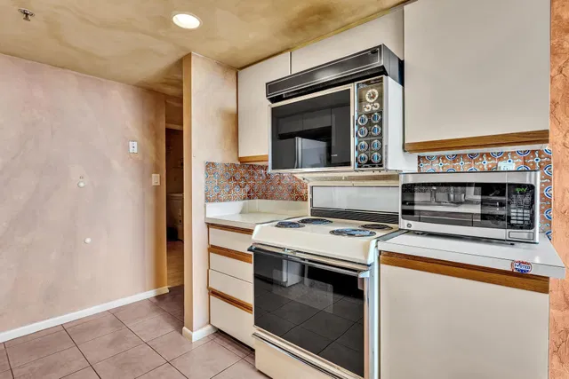 Unit 602 photo 16