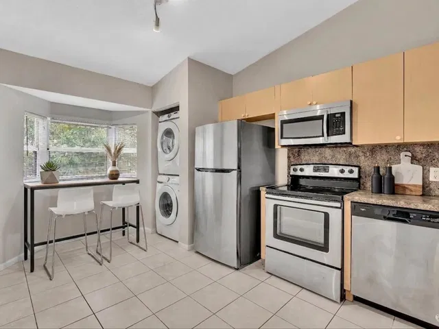 Unit 204 photo 5