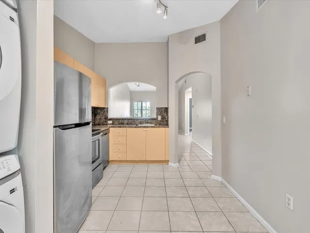 Unit 204 photo 6
