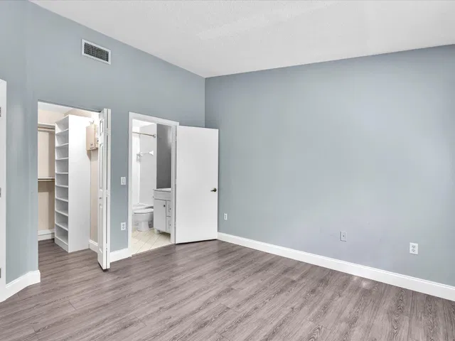 Unit 204 photo 12