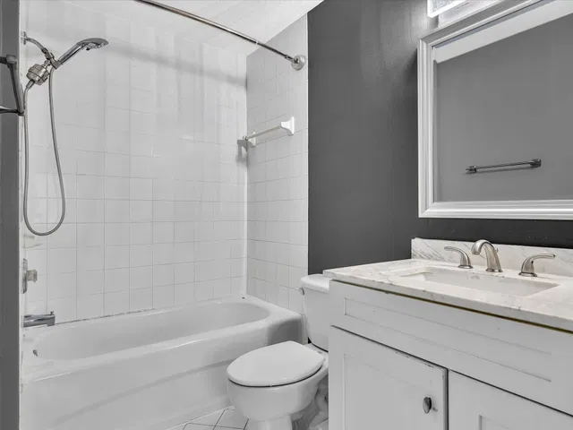 Unit 204 photo 13