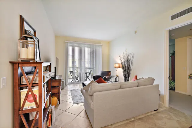 The Metropolitan Unit 817 photo 3