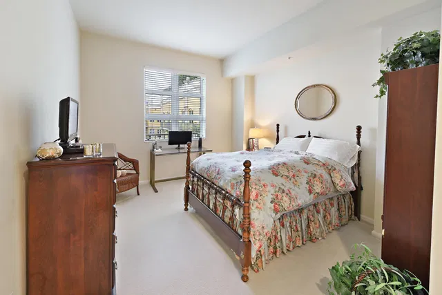 The Metropolitan Unit 817 photo 12