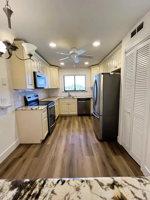 Unit 504 photo 7