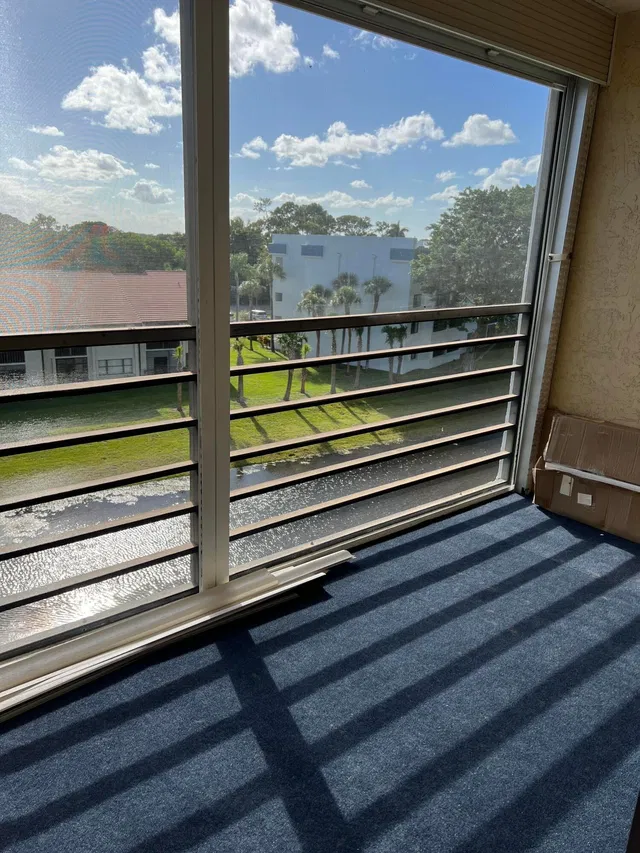 Unit 504 photo 13