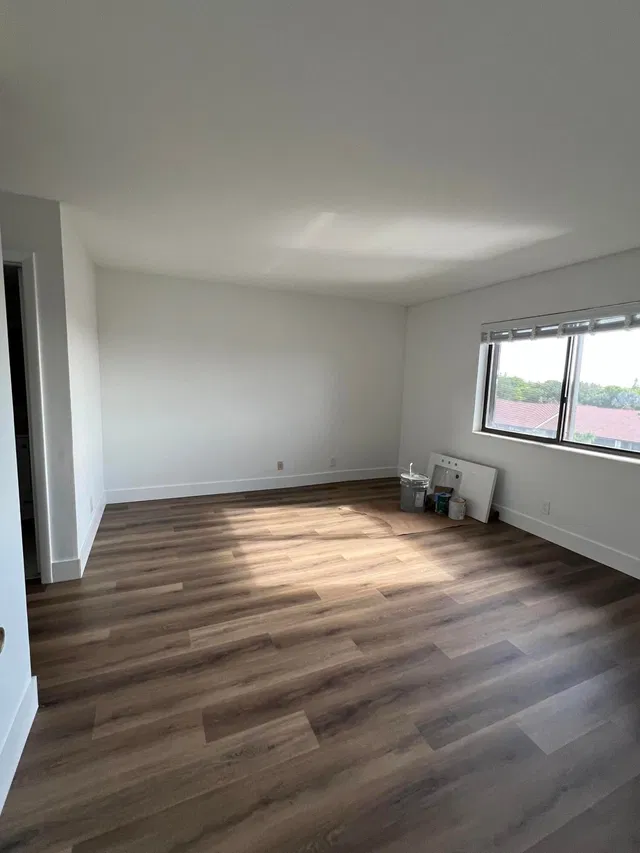 Unit 504 photo 18