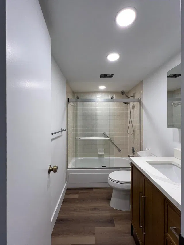 Unit 504 photo 24