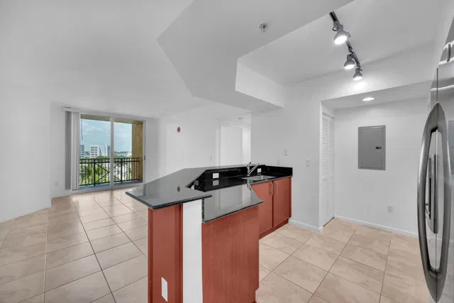 The Metropolitan Unit 612 photo 9