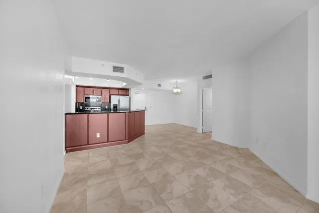 The Metropolitan Unit 612 photo 24