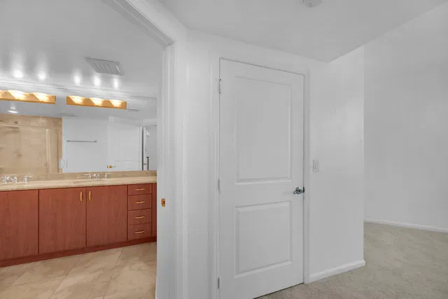 The Metropolitan Unit 612 photo 27