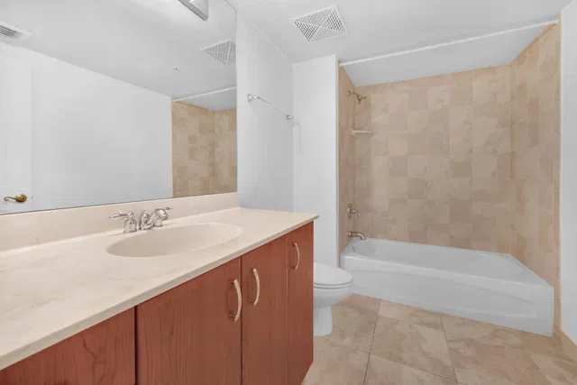 The Metropolitan Unit 612 photo 44