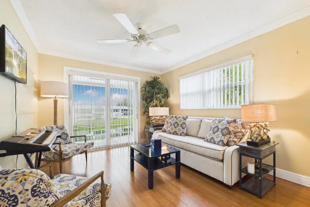 Residence photo 26