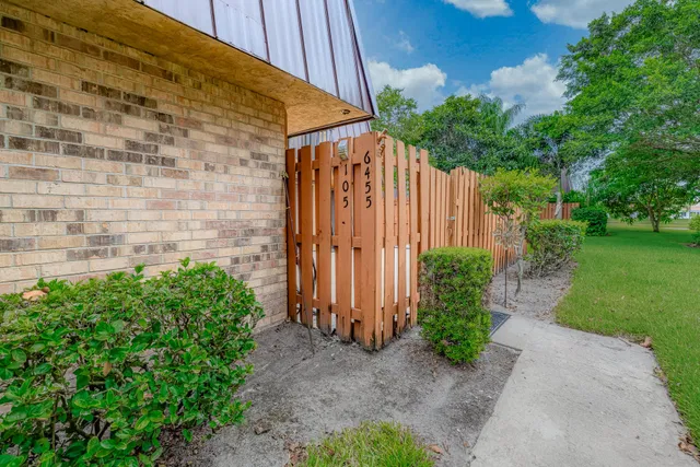 Unit 105 photo 2