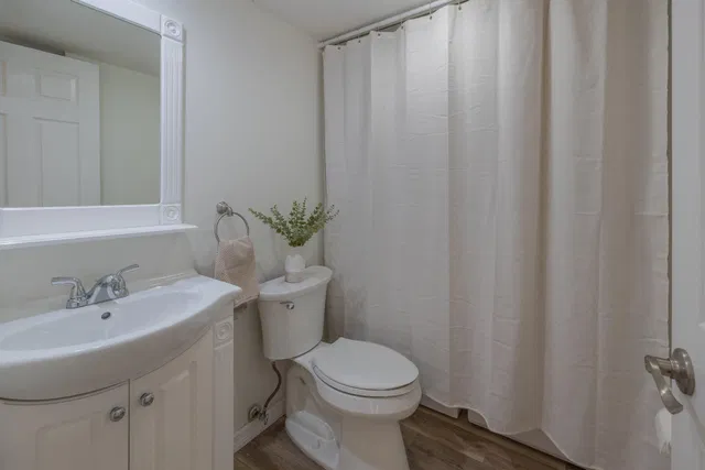 Unit 105 photo 11