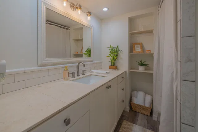 Unit 105 photo 14