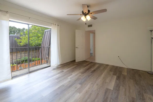 Unit 105 photo 16